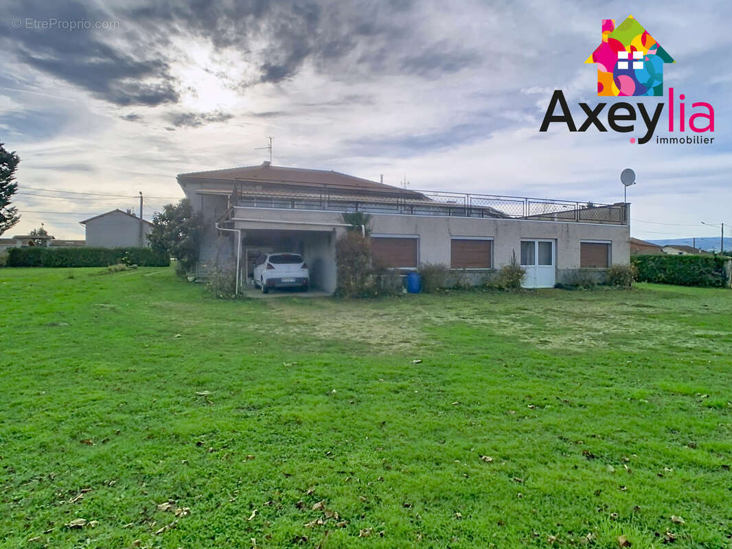 Maison à SAINT-ROMAIN-LA-MOTTE