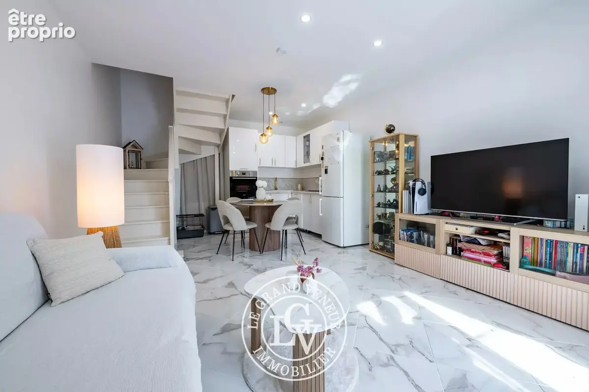 T2 rénové en duplex-cour et stationnements privatifs - photo 3