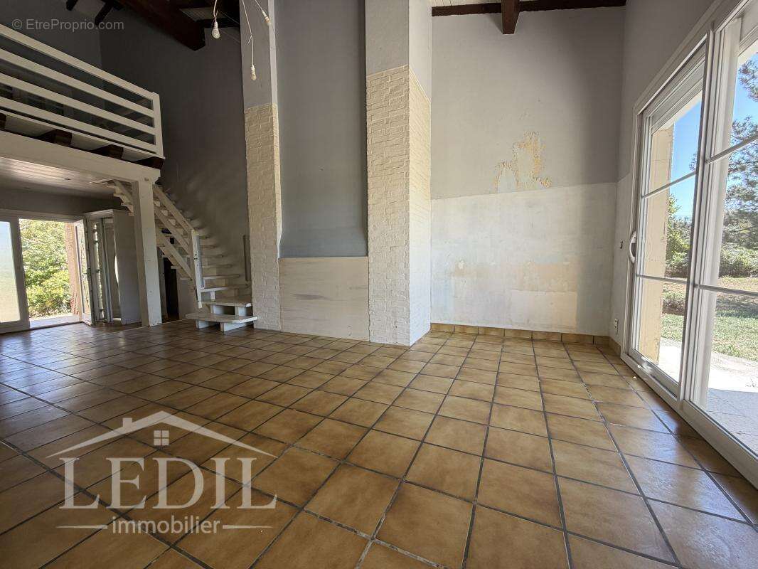Grande maison sur grand terrain au calme en ville - photo 10