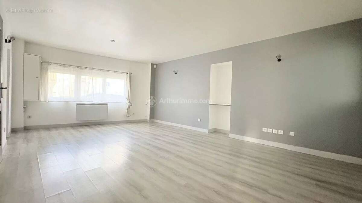 Appartement à FONTENAY-TRESIGNY