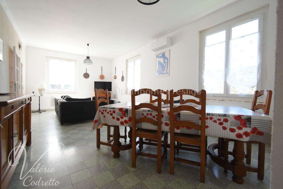 LE PRADET – LES OURSINIÈRES  Propriété 320 m² – 5 logements indépendants – Terrain 3 048 m² – Proche mer - photo 13
