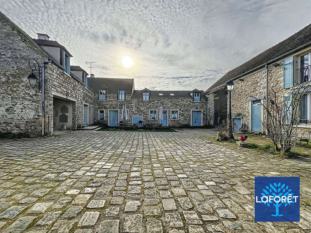 Maison à SAINT-MARTIN-EN-BIERE