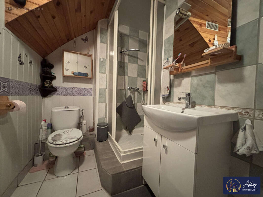 Maison 3 pièces à Saint-Etienne-de-Chomeil (Cantal) - Maison à SAINT-ETIENNE-DE-CHOMEIL