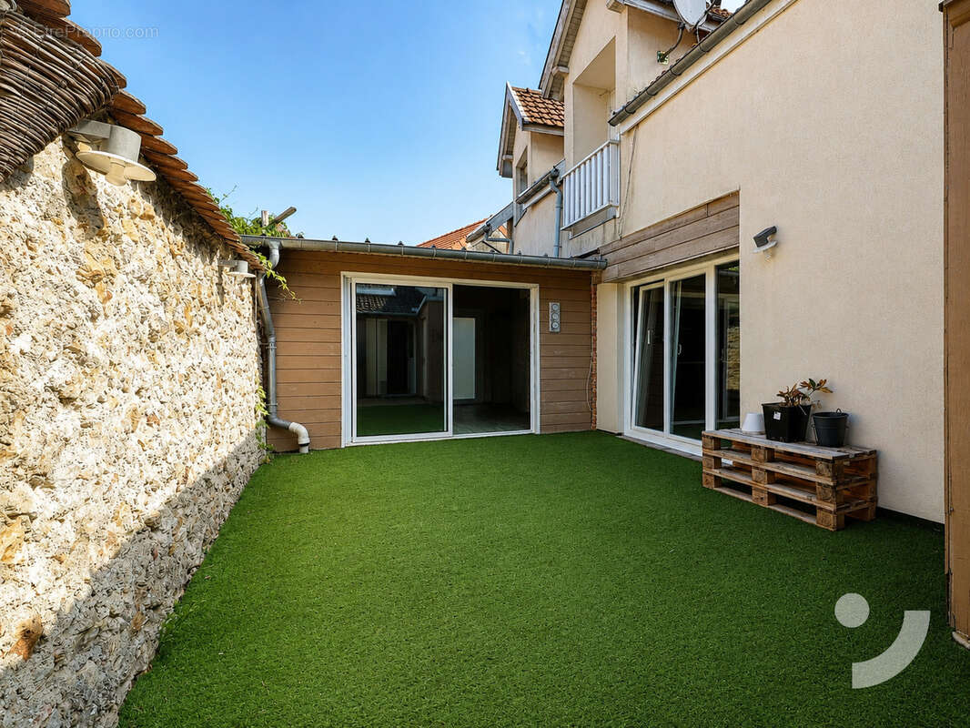 Maison 130 m2 avec 3 chambres, extérieur et garage à Romery - photo 4