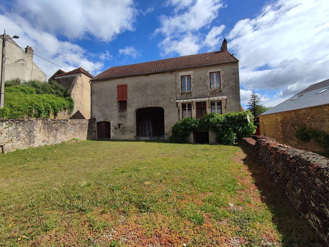 Maison à FONTENAY-PRES-VEZELAY