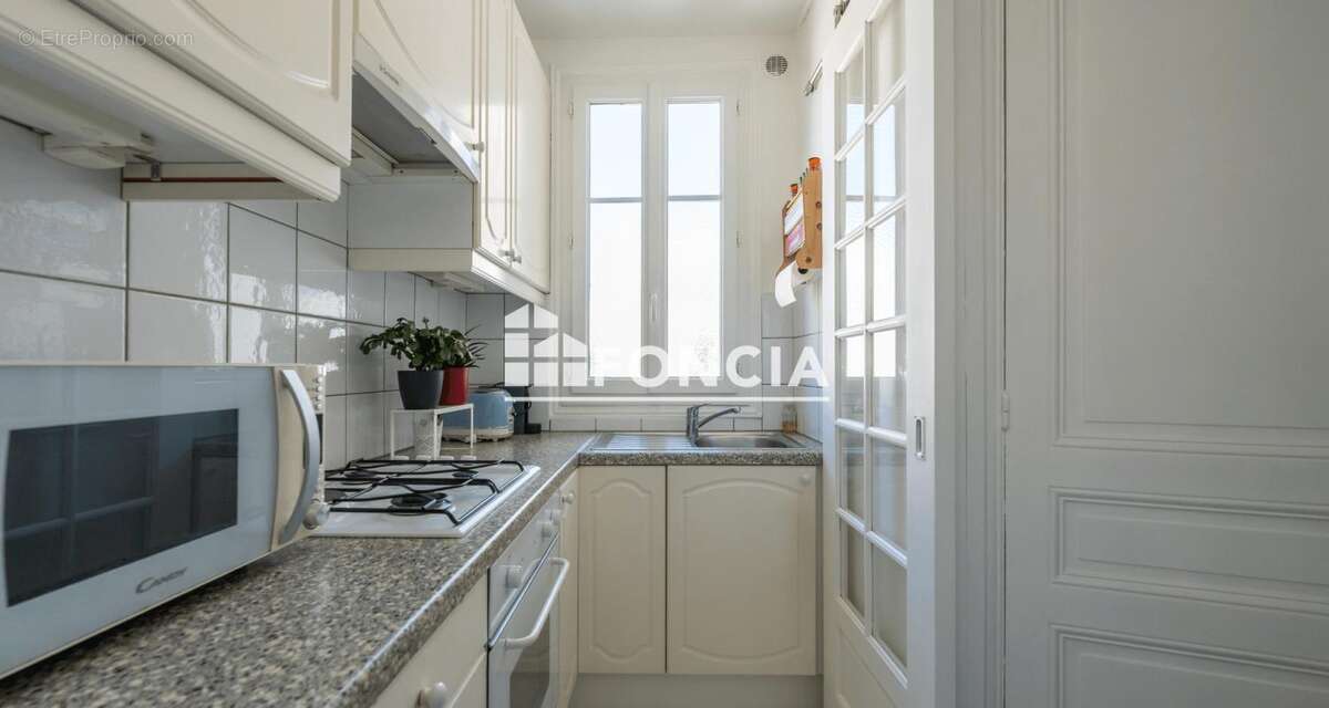 Appartement à PARIS-14E