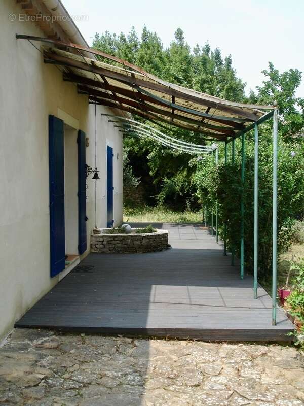 À Vendre – Gard Rhodanien -  SALAZAC Maison de Charme d'environ 200 m2 avec Piscine sur un terrain de 2079 m2 - photo 12