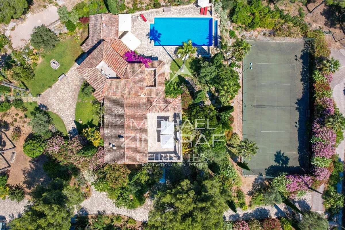 Maison à SAINT-CYR-SUR-MER