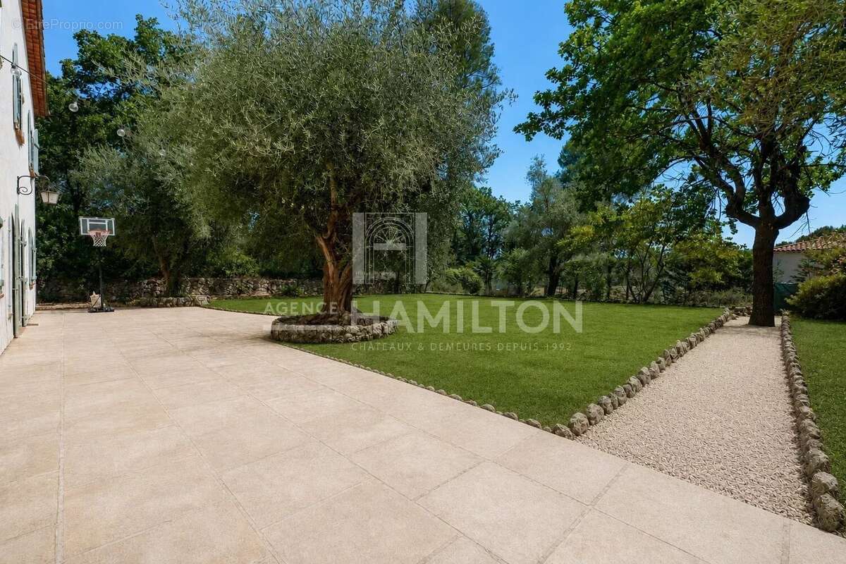 Mas Provençal d’Exception – Piscine 15 x 7 m – Parc Plat de 2 181 m² – Dépendances – Grasse - photo 17