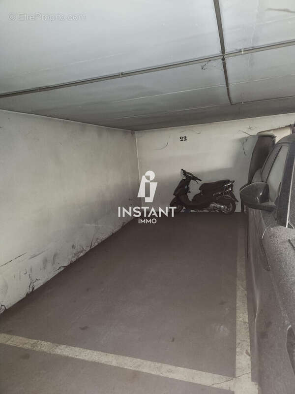 Parking à PARIS-3E