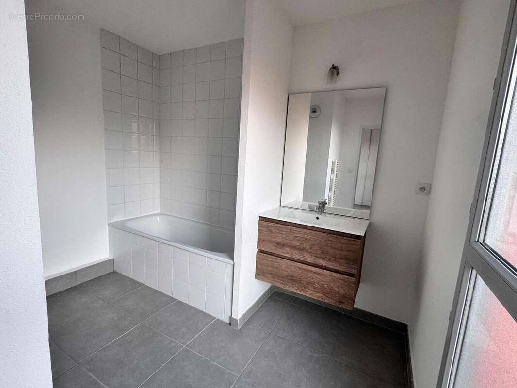   - Appartement à VILLEFRANCHE-SUR-SAONE