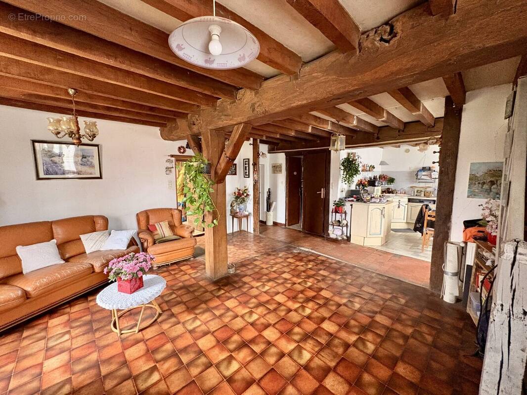 Maison à LES BORDES