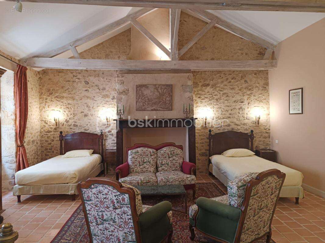 Commerce à SARLAT-LA-CANEDA