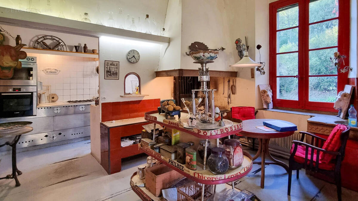 cuisine - Maison à BROUSSES-ET-VILLARET