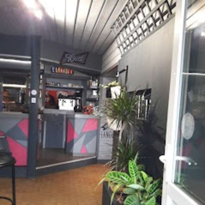 Commerce à NIEUL-LE-DOLENT