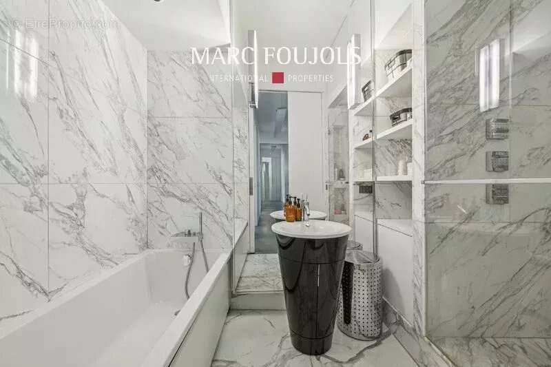 Appartement à PARIS-8E