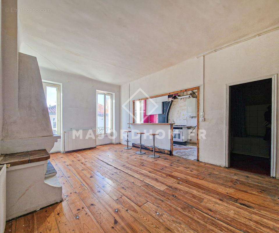 Appartement à MARSEILLE-4E