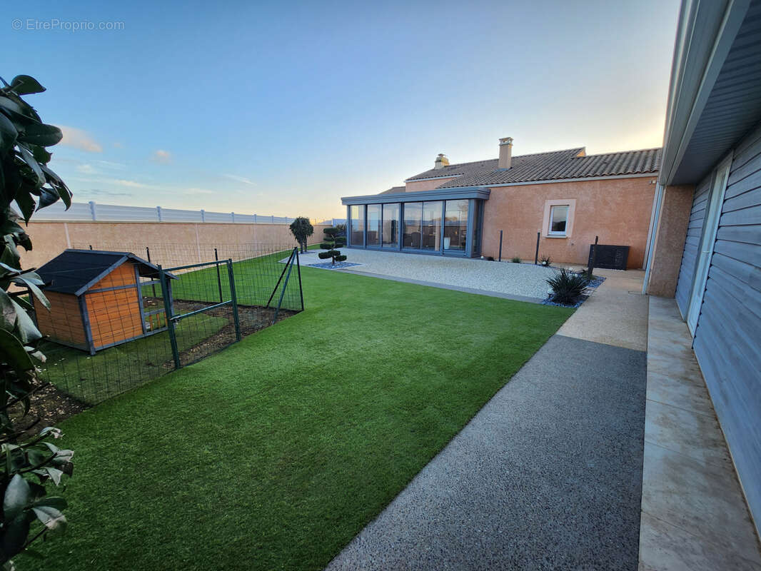 Maison à SAINTE-GEMME-LA-PLAINE