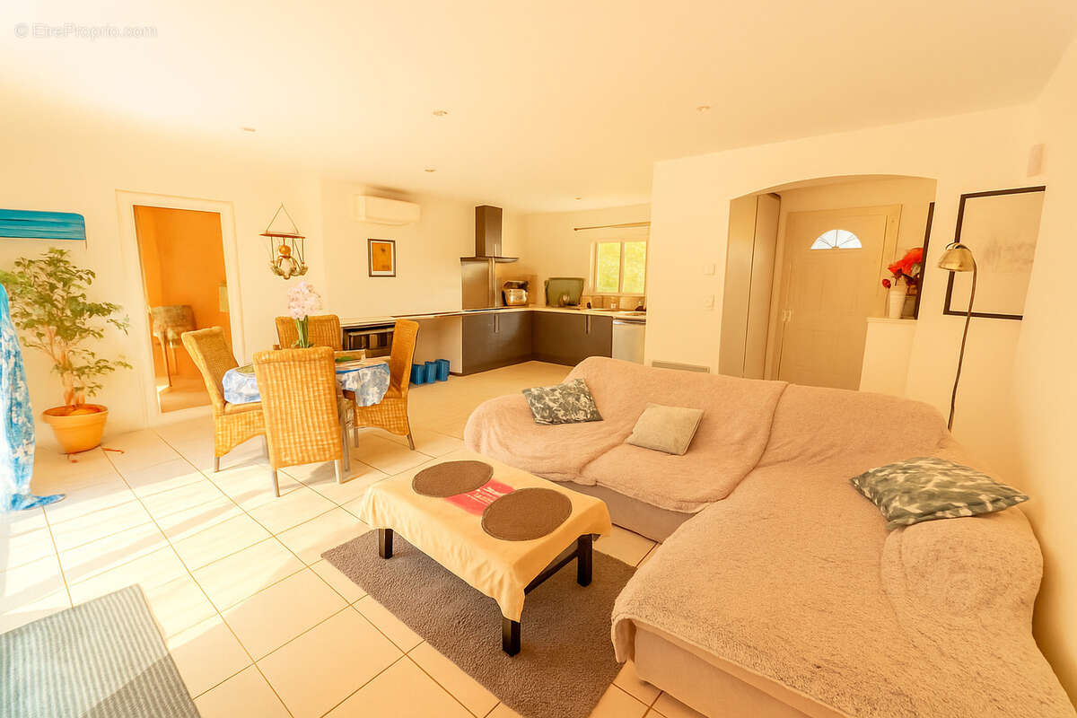 Maison à SOLLIES-TOUCAS