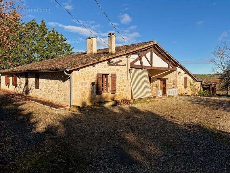 Maison à SAINTE-MERE