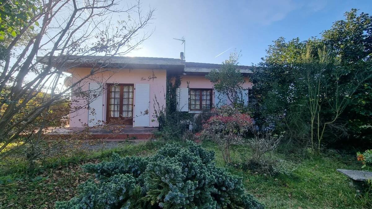 Maison à SAUGNAC-ET-CAMBRAN