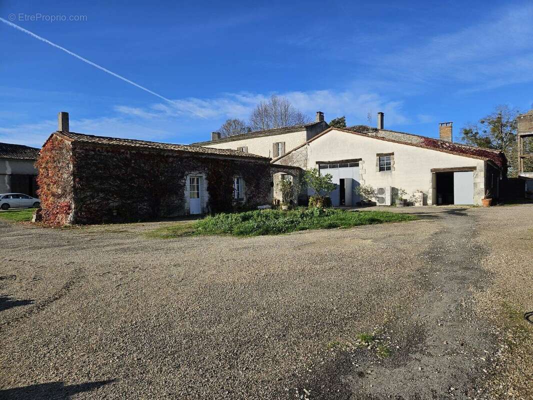 Maison à PINEUILH