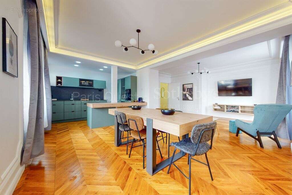 Appartement à PARIS-16E