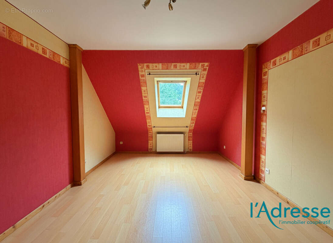 Maison familiale - 6 pièces - environ 733m² de terrain - photo 5