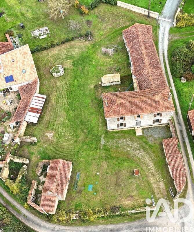 Photo 2 - Maison à L'HERMENAULT