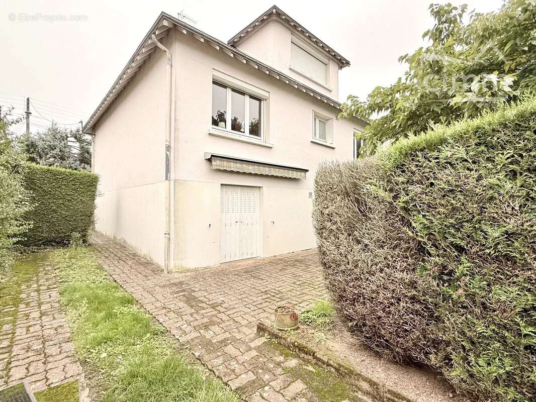 Maison à LA CHAUSSEE-SAINT-VICTOR