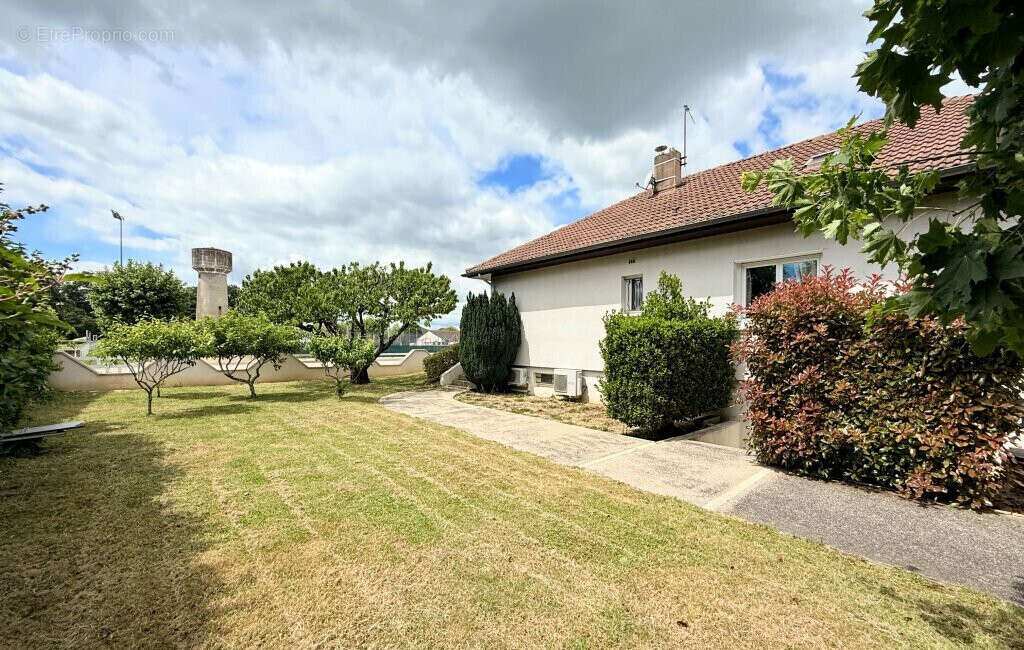 Maison à PIERRE-DE-BRESSE