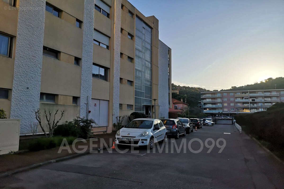 Parking à MANDELIEU-LA-NAPOULE