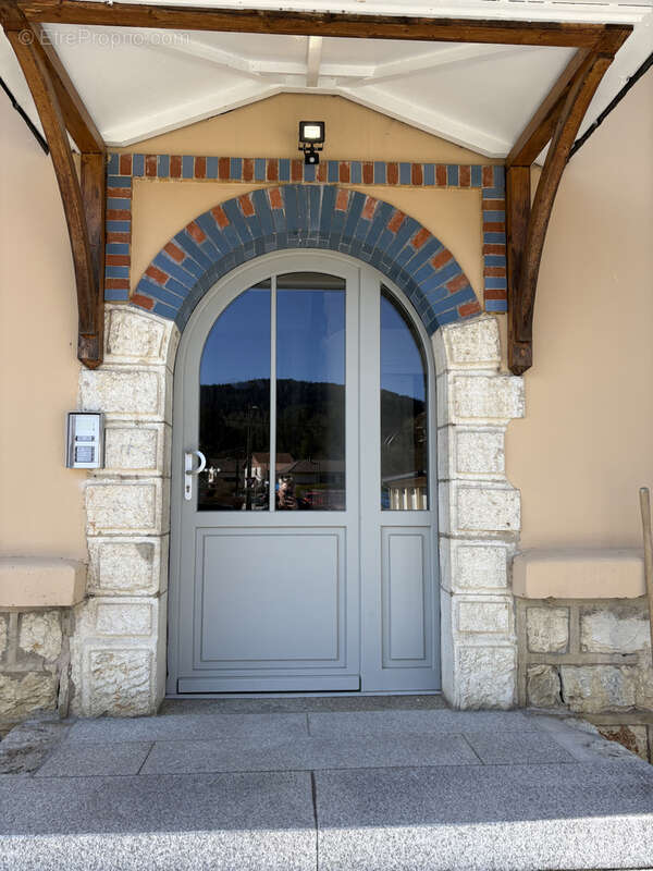 Appartement à LA CLUSE-ET-MIJOUX