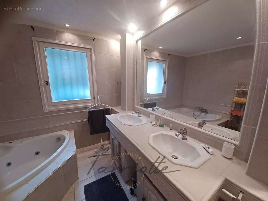 VILLA - 10570 - photo 14