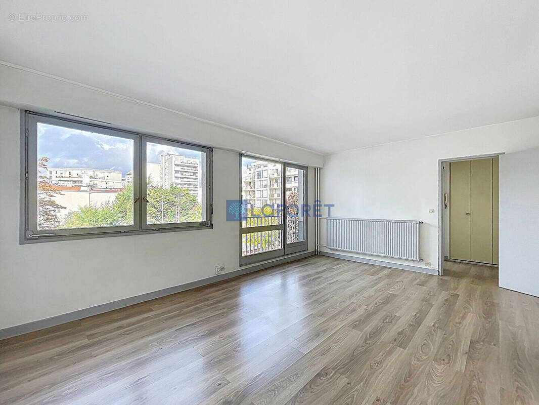 Appartement à COURBEVOIE