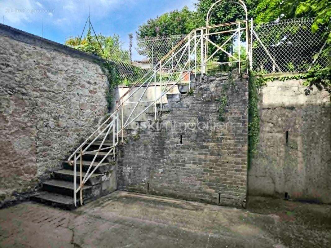 Appartement à NOIRETABLE