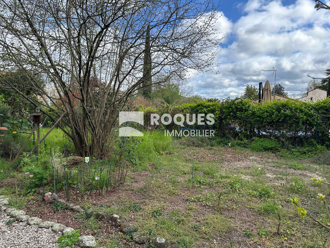 Octon, villa indèpendante de Plain-pied, 74 m2 habitables, sur 912 m2 de terrain, à mettre au goût du jour - photo 11