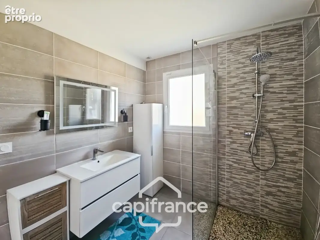 Maison de plain pied construite 2019, 3 chambres, jardin, garage, lumineuse, secteur calme, accès du jardin à la voie verte - photo 7