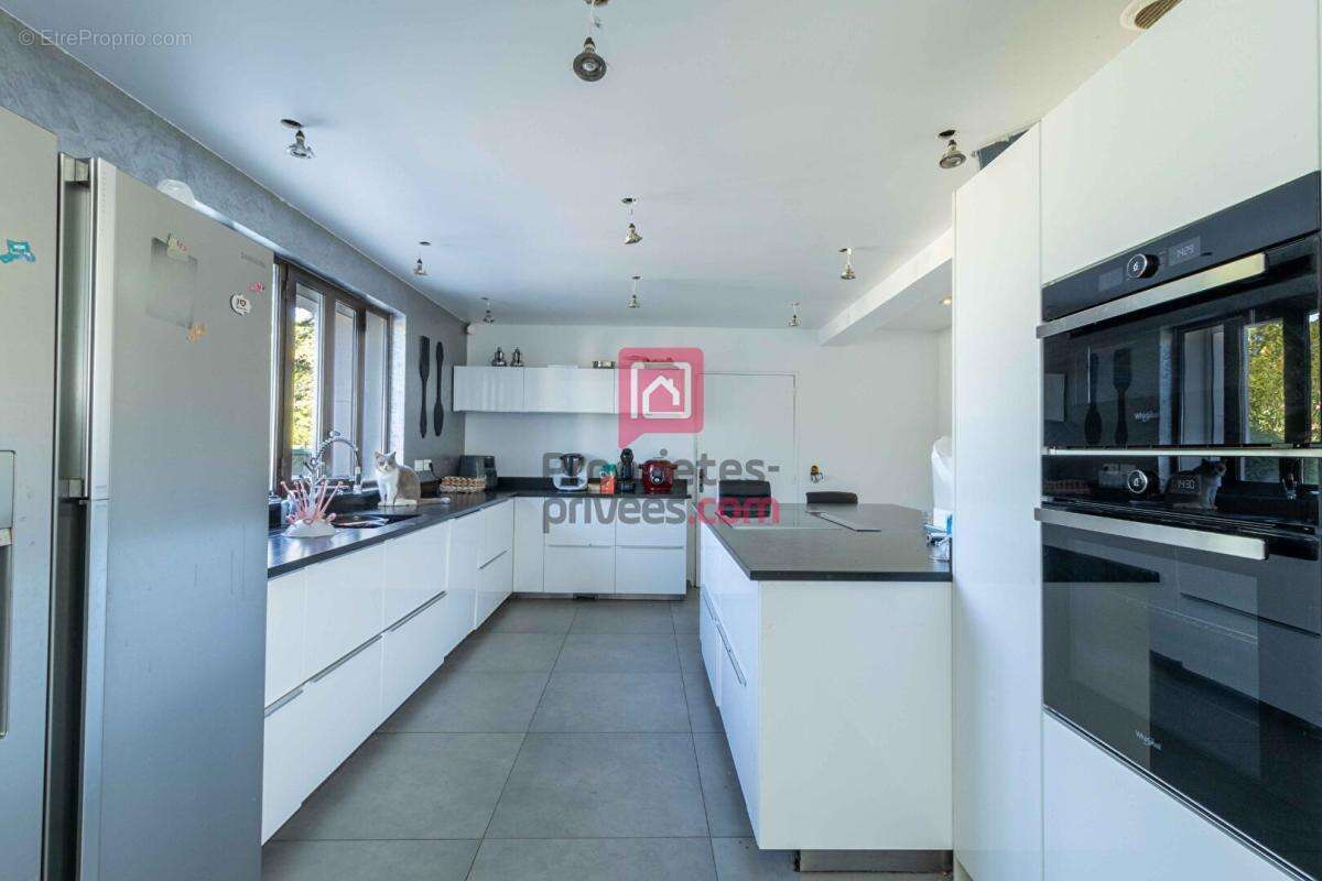 Villa avec piscine 4 chambres 240 m2, 1200m2 de terrain - photo 14