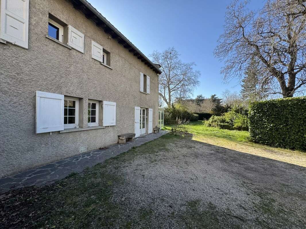 Maison à BRIVES-CHARENSAC