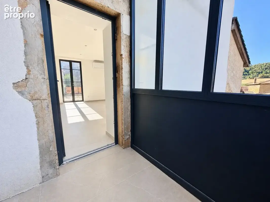 Chessy   maison de caractère en pierre   169 m2 utiles   4 chambres   piscine - photo 2
