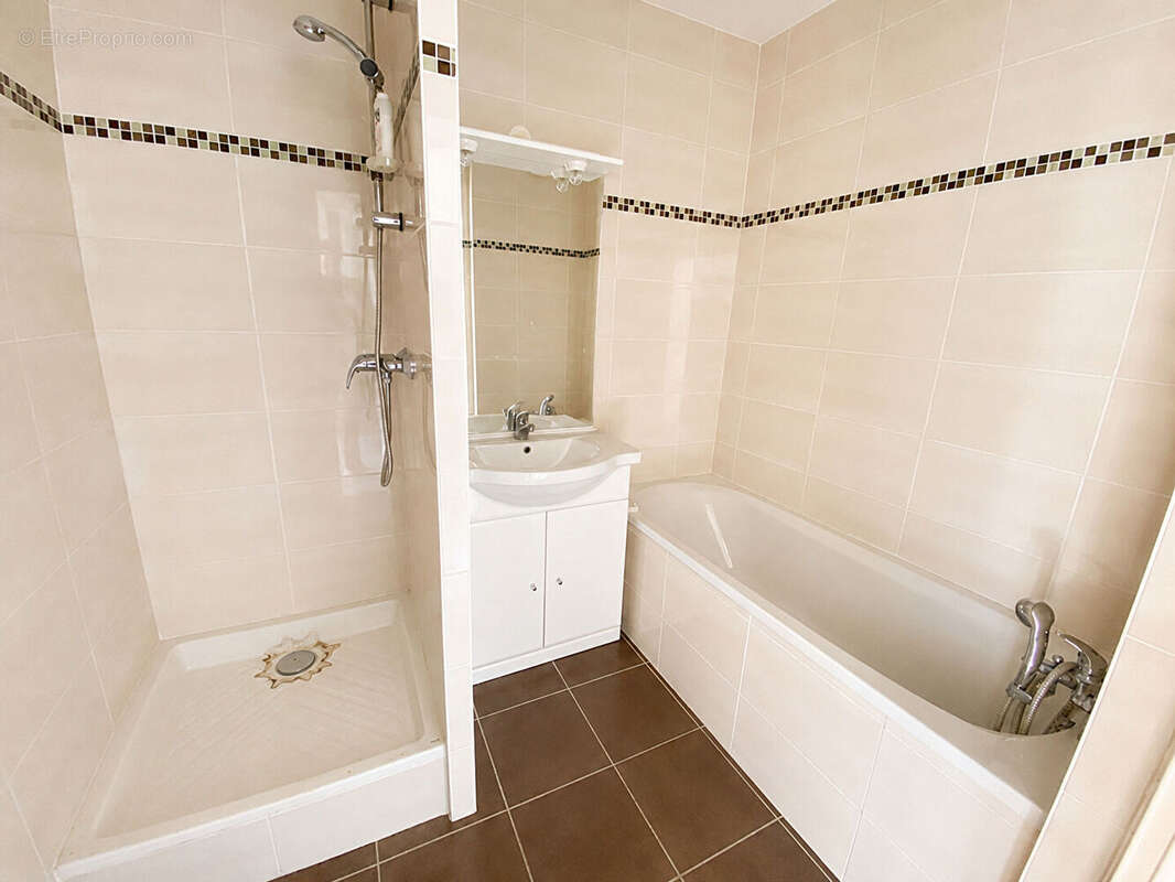 NOUVEAUTÉ - T4 avec balcon, ascenseur, stationnement et cave - photo 7