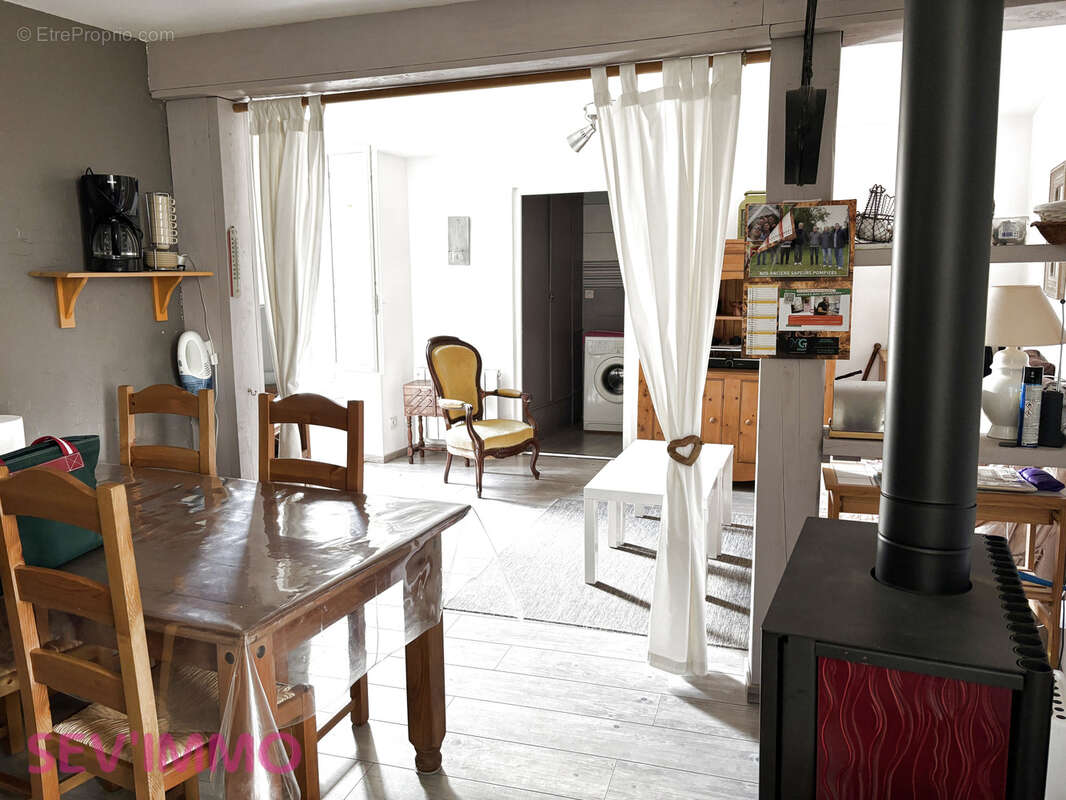 Maison à BUSSET