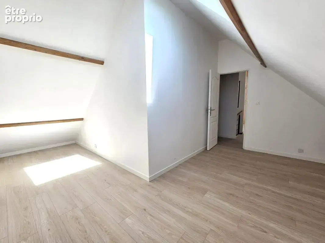 Maison récente, 5 chambres et un garage sur 950m2 - photo 12