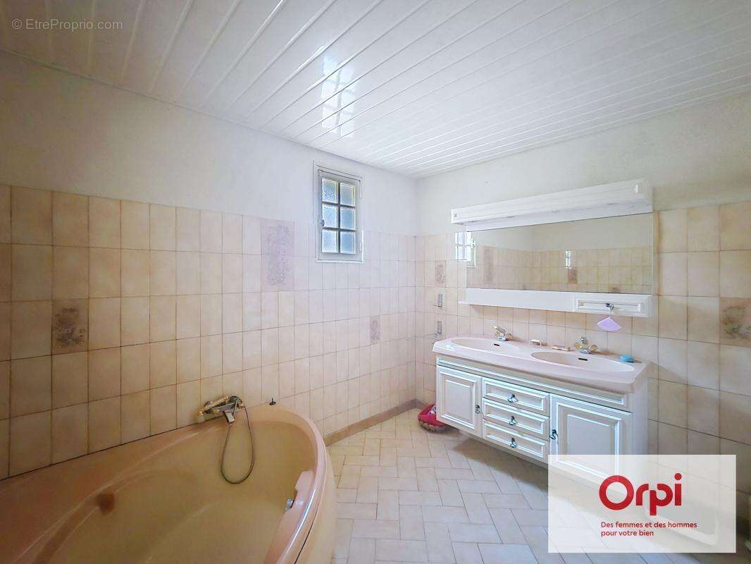 Maison à TERRASSON-LAVILLEDIEU