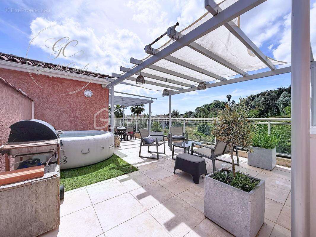 Appartement à MANDELIEU-LA-NAPOULE