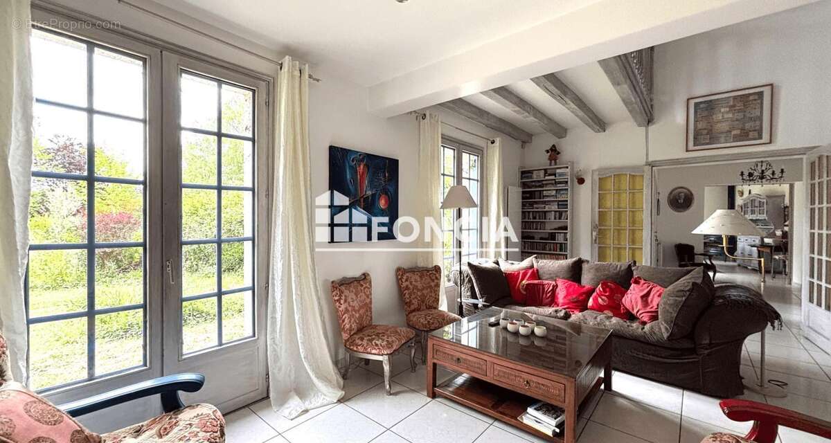 Maison à LA BREILLE-LES-PINS