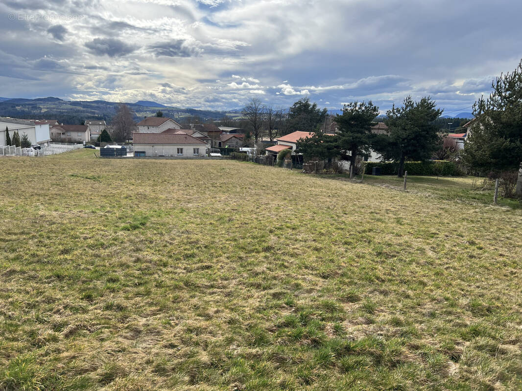 Terrain à LES VILLETTES