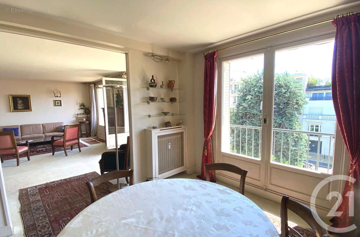 Appartement à NEUILLY-SUR-SEINE