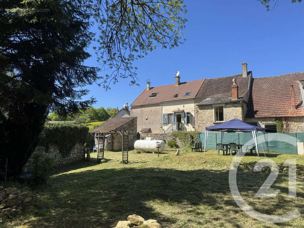 Maison à NUARS